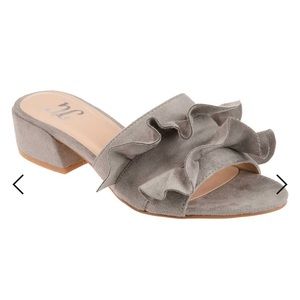 Journee Collection Sabica blocked Heeled Slide
